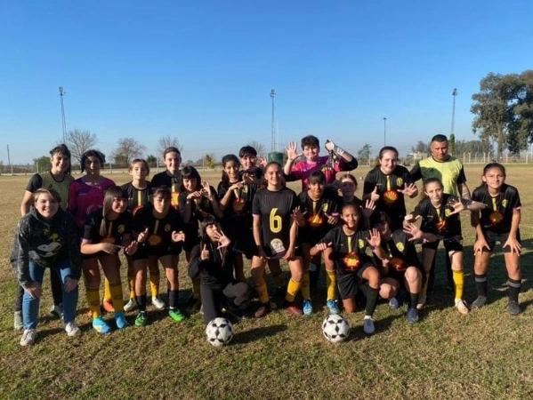 LAS CANARITAS JUGARON EN EL TRÉBOL